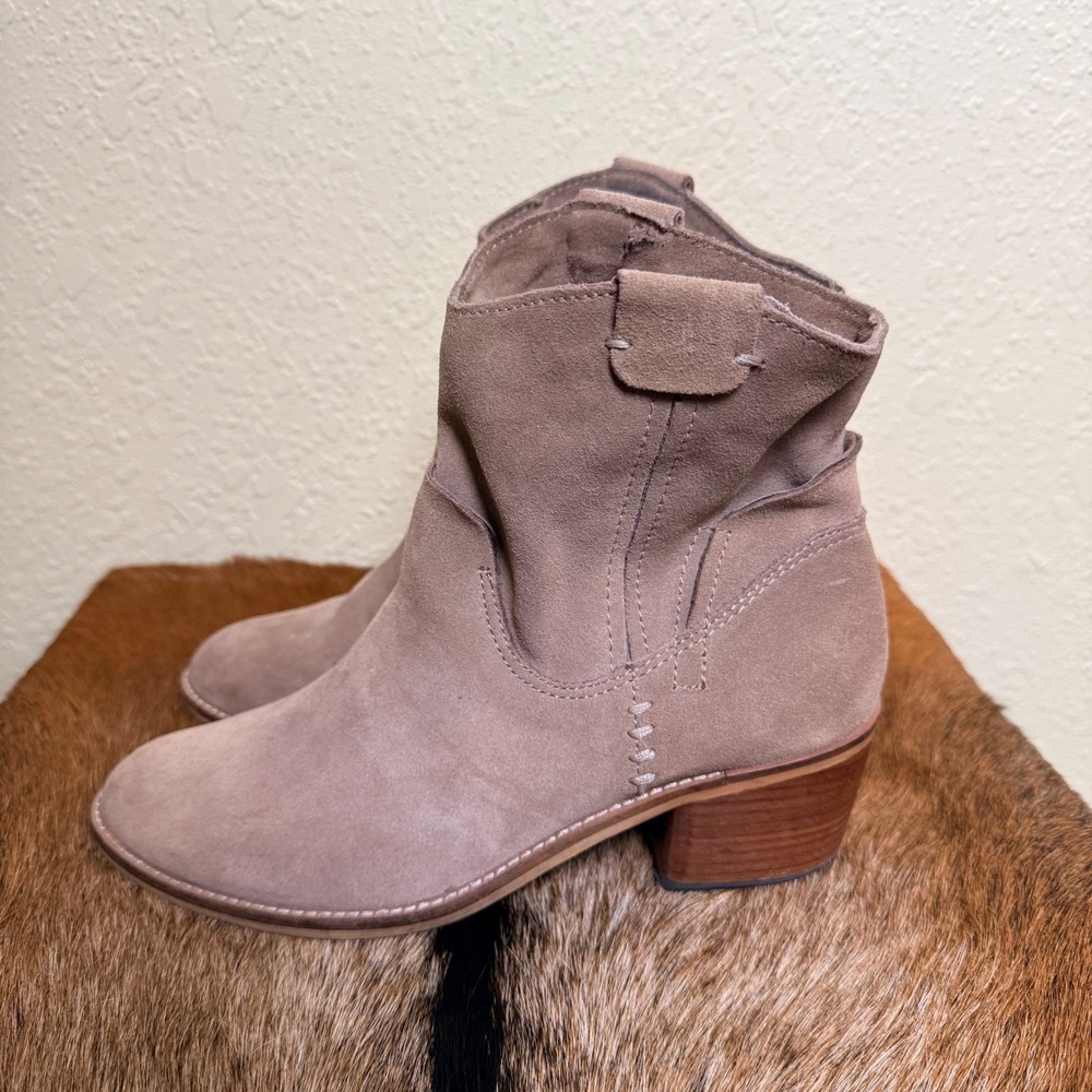 Dolce Vita Grayden 8.5* Suede Ankle Boots Taupe Block‎ Heel Western Booties READ